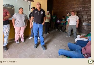 Personas reunidas en un espacio interior, en la fotografía difundida por ATE junto a su comunicado sobre Monte Quemado.