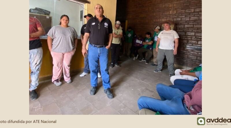 Personas reunidas en un espacio interior, en la fotografía difundida por ATE junto a su comunicado sobre Monte Quemado.